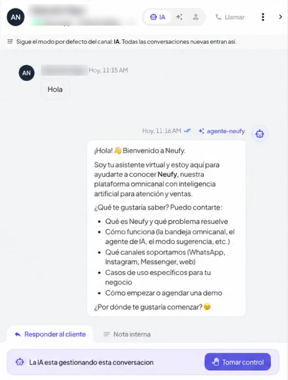 Una conversación atendida por la IA, con el botón para que tu equipo tome el control